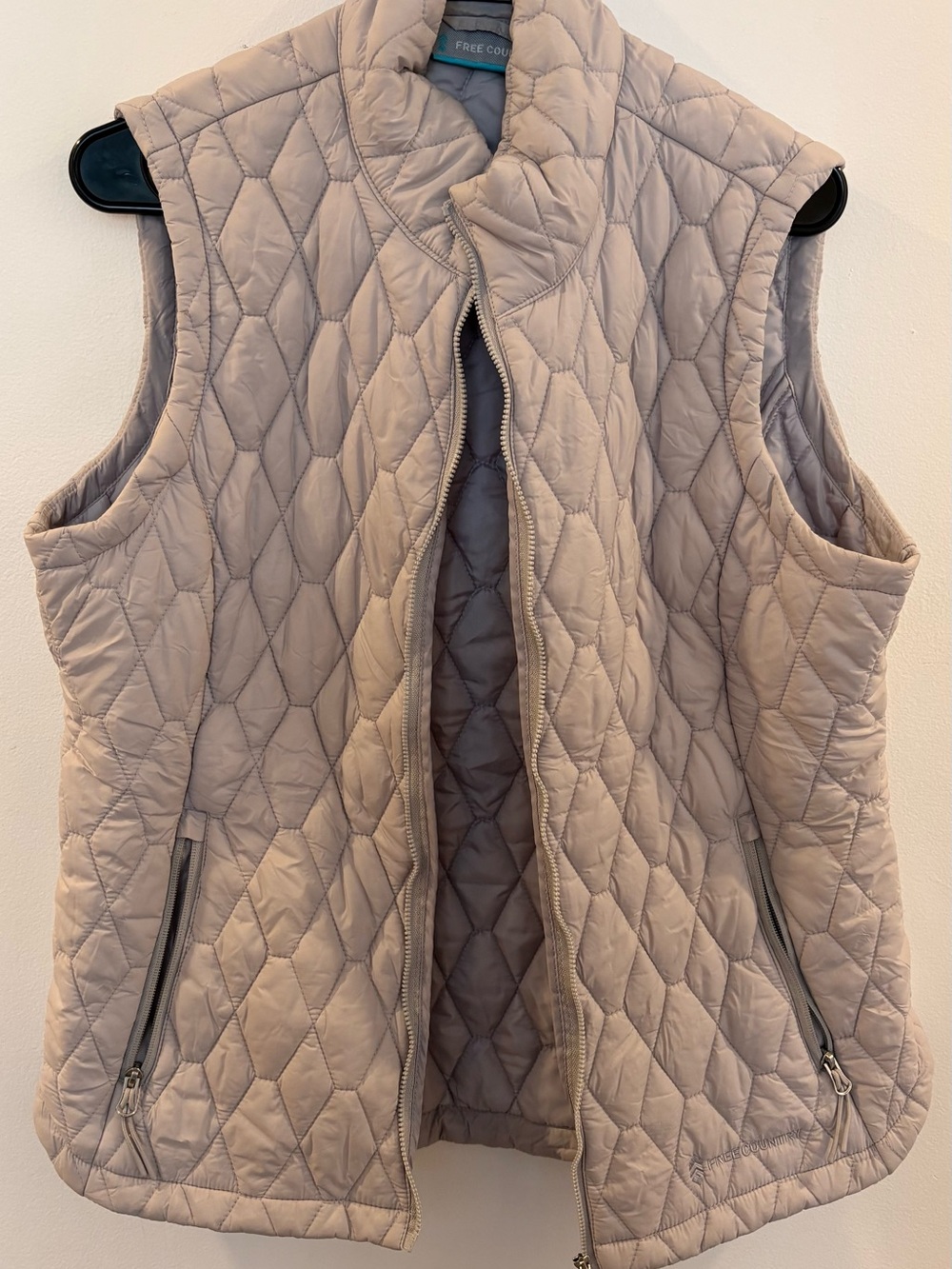 Free Country Quilted Sleeveless Vest in Light Taupe